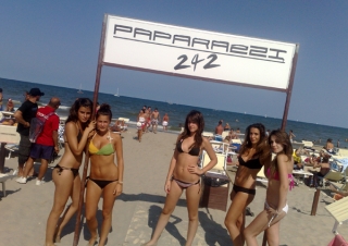 Paparazzi beach